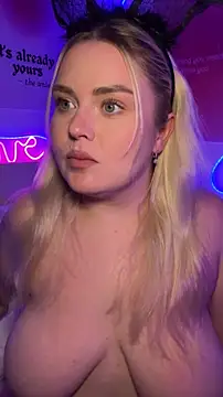 April_Vancee Adlı Modelin Canlı XXX Sohbeti
