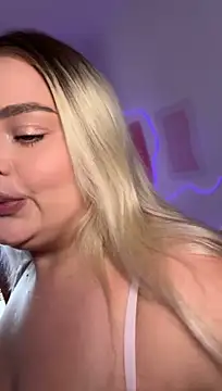 April_Vancee's Live XXX Chat