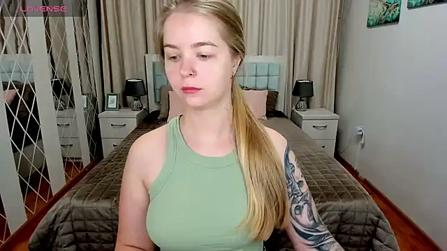 SirenaDoll's Live XXX Chat