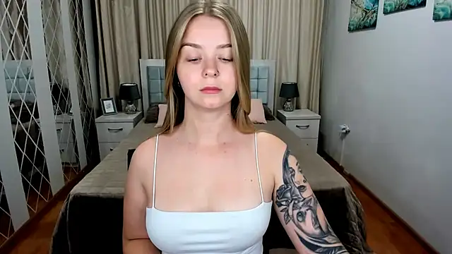 SirenaDoll's Live XXX Chat