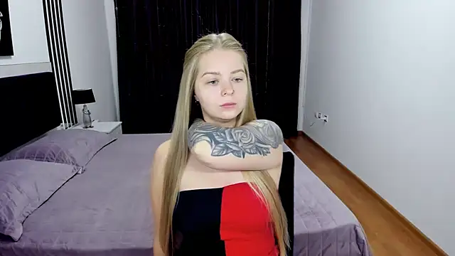 دردشة SirenaDoll الجنسية المباشرة