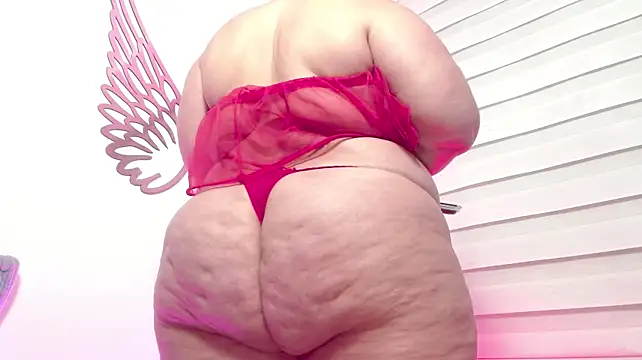 scarlettbooty live XXX chat