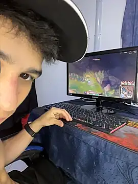 nic_2005: διαδικτυακό σόου στην κάμερα