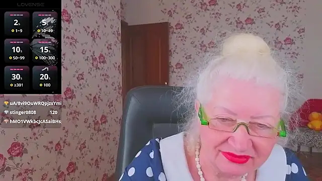 Maya_Mayflower – Naživo chatovacia miestnosť