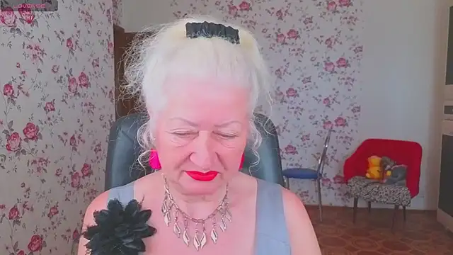 Maya_Mayflower: διαδικτυακό σόου στην κάμερα