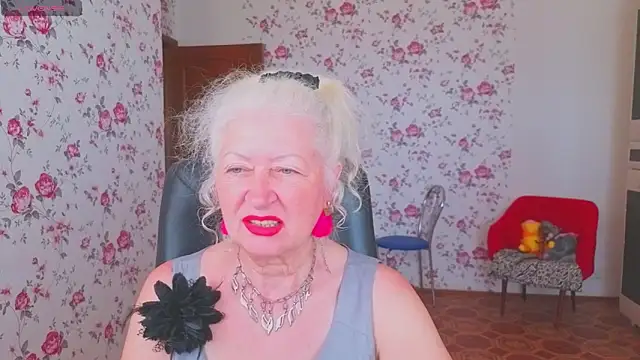 Maya_Mayflower: διαδικτυακό σόου στην κάμερα