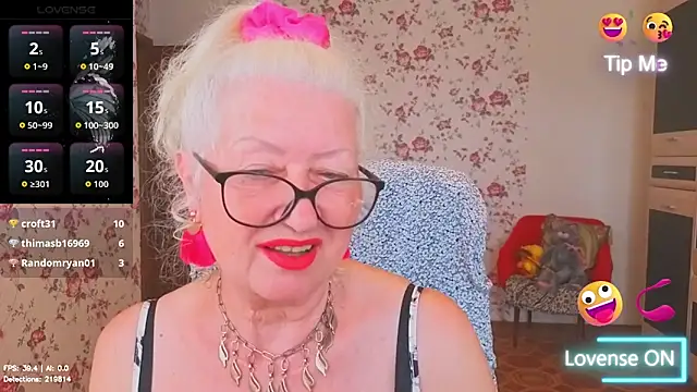 Maya_Mayflower élő XXX-chatje