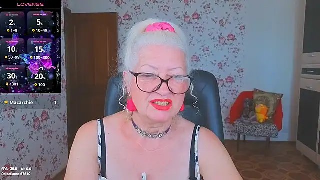 Chat +18 de Maya_Mayflower ao vivo