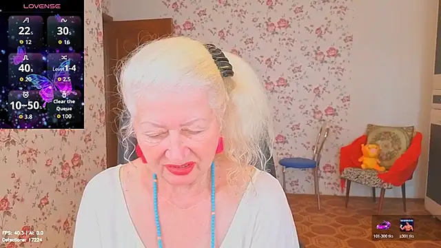 Maya_Mayflower: διαδικτυακό σόου στην κάμερα