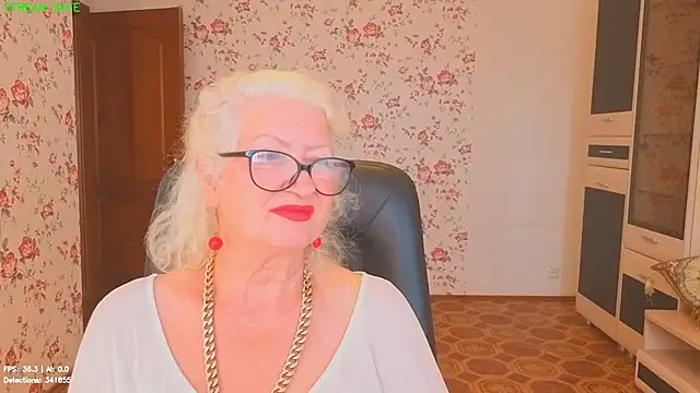 Chat +18 de Maya_Mayflower ao vivo