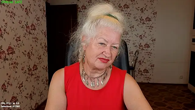 הופעת וובקאם של Maya_Mayflower