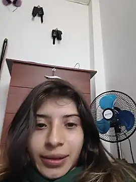 Show modela KratosAfroditacs na web-kameri