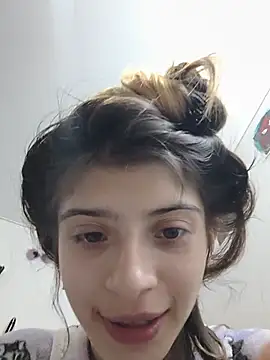 KratosAfroditacs' Live XXX Chat