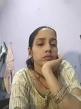 indiandesilive Adlı Modelin Canlı XXX Sohbeti