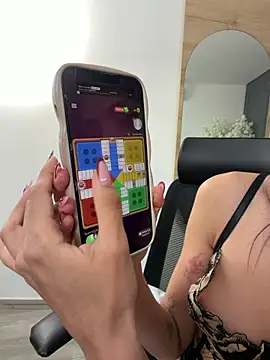 ZaraLuuv – Naživo XXX chat