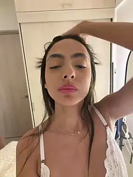 צ'אט XXX בשידור חי של ZaraLuuv