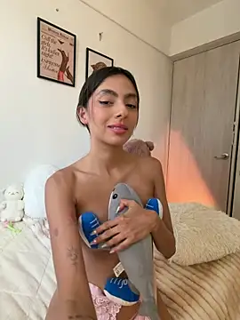 ZaraLuuv's Live XXX Chat