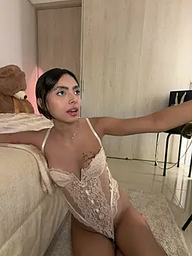 ZaraLuuv's Live XXX Chat