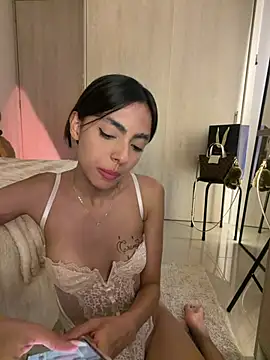 ZaraLuuvn Live XXX chat