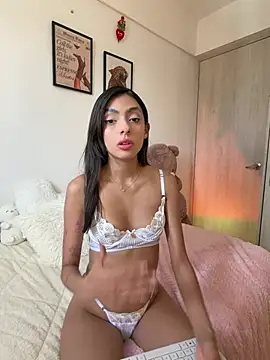 צ'אט XXX בשידור חי של ZaraLuuv