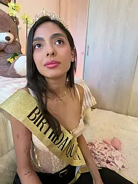 ZaraLuuv's Live XXX Chat