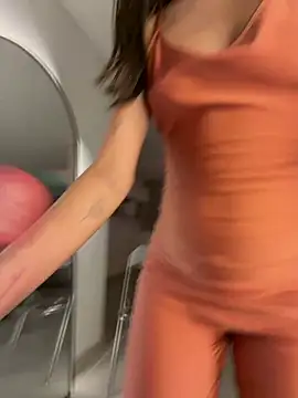 XXX chat uživo modela ZaraLuuv