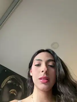 Chat +18 de ZaraLuuv ao vivo