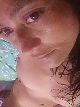 sarayulith Chat XXX in diretta