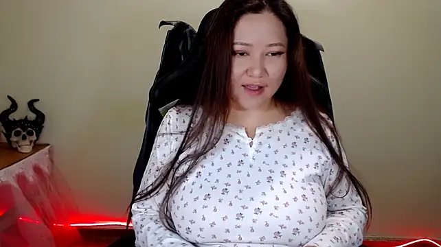 Czat XXX na żywo – LisaAsianFlower