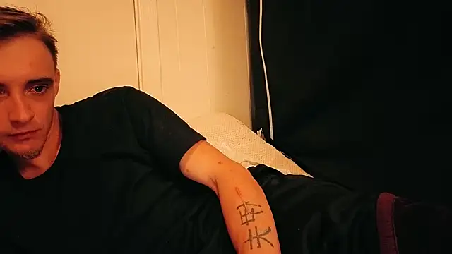 Ilovepussy1911 Pertunjukan Webcam