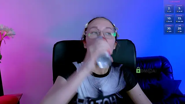 mona_cloud's Live XXX Chat