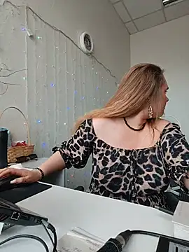 Juicy_PeachLux Adlı Modelin Canlı XXX Sohbeti