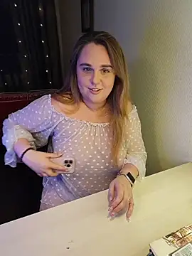 Chat +18 de Juicy_PeachLux ao vivo