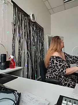 Juicy_PeachLux: онлайн-секс-чат