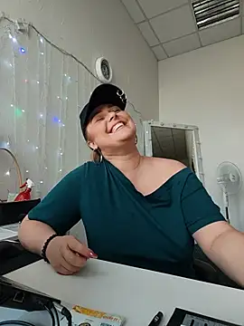 Juicy_PeachLux live XXX chat
