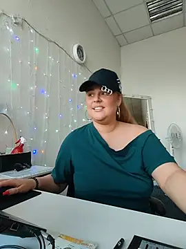 Juicy_PeachLux's Live XXX Chat