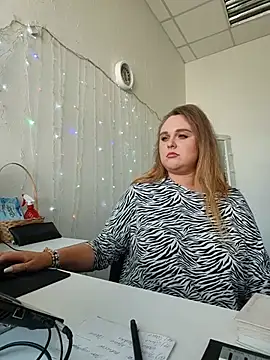 Juicy_PeachLux: онлайн-секс-чат