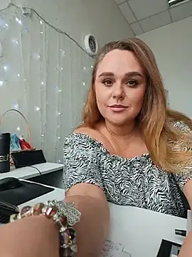 Juicy_PeachLux Adlı Modelin Canlı XXX Sohbeti