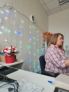 Juicy_PeachLux Show in webcam