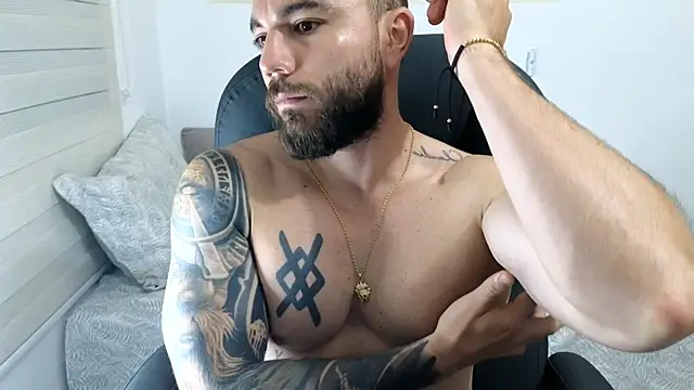 Pokazy przed kamerką – Isaac_Carter