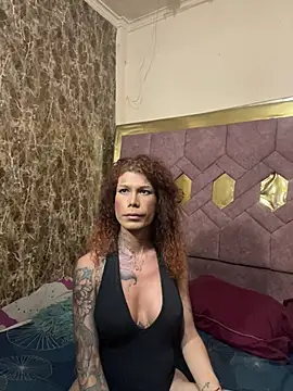 ana_tsxxx: διαδικτυακό σόου στην κάμερα