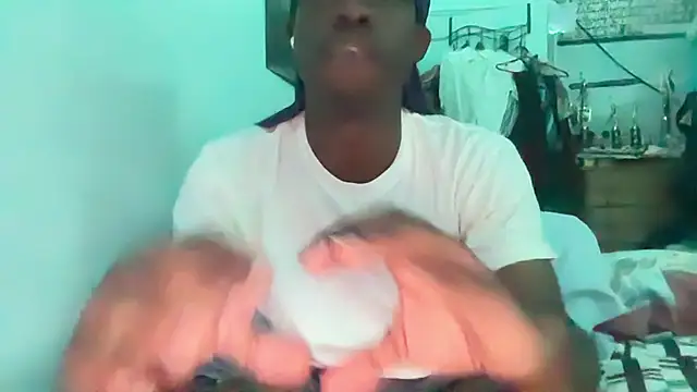 הופעת וובקאם של jay_secxret