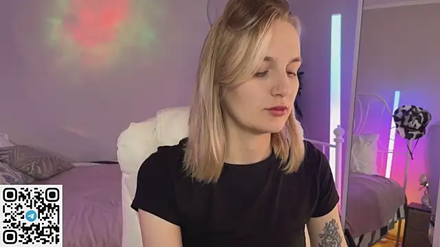 _Vikky_Moon_ Pertunjukan Webcam