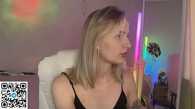 _Vikky_Moon_'s Live XXX Chat