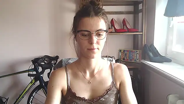 love_megi Adlı Modelin Canlı XXX Sohbeti