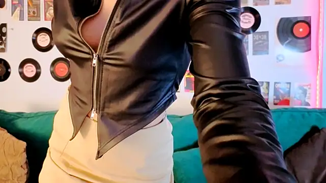 Maya_Rogerss Chat XXX in diretta