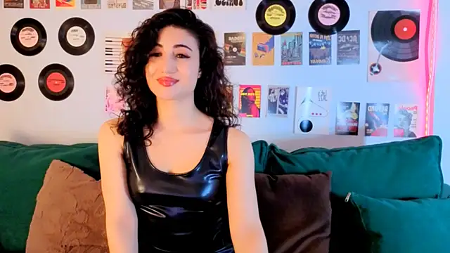Maya_Rogerss Adlı Modelin Canlı XXX Sohbeti