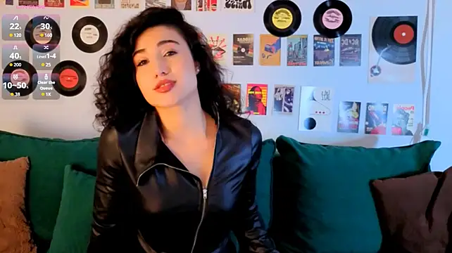Show modela Maya_Rogerss na web-kameri