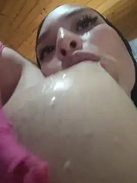 Zoebreastmilk2's Webcam Show