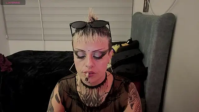freyaa_sorcerees Show in webcam